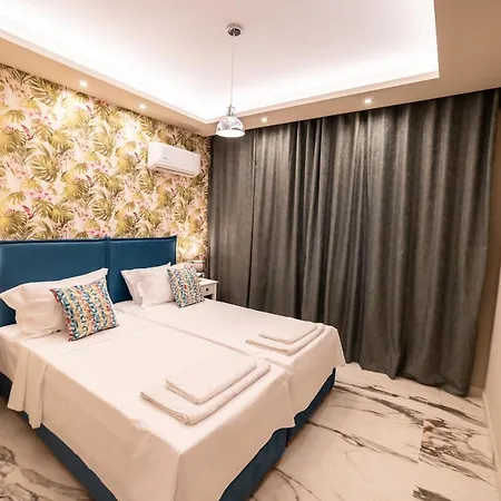 Thomas - Private Pool - Sleeps 6