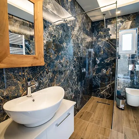 Thomas - Private Pool - Sleeps 6