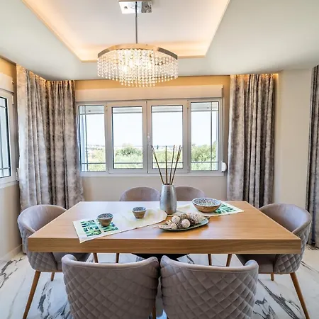 Thomas - Private Pool - Sleeps 6 *
